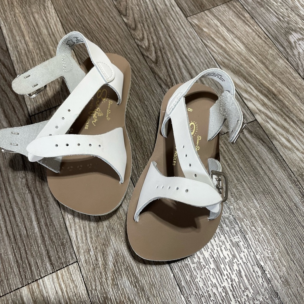 Sun San Never worn Size 8